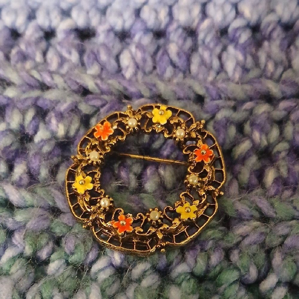 Floral Gold Brooch with Pearls